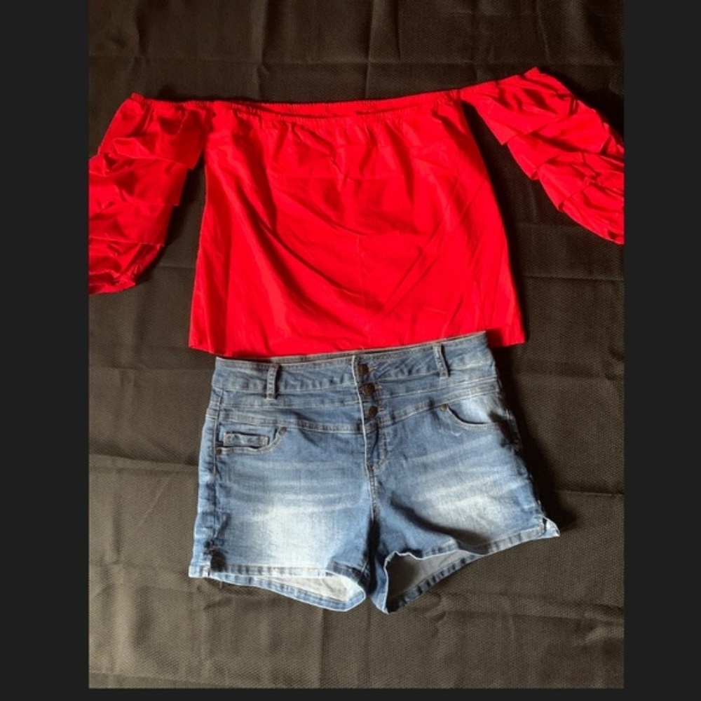 Shorts - Picture 3 of 4